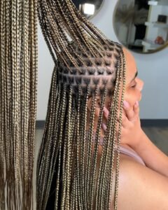 HOUSTON BRAIDER _ Small Knotless braids W blonde mix 🙌🏿🙌🏿🙌🏿 🔴Dec books open❗️Click the link in my bio for booking and pricing 💕_ _ _ _ #knotlessbraids… _ Instagram